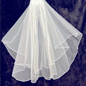 💕White Wedding Veil.